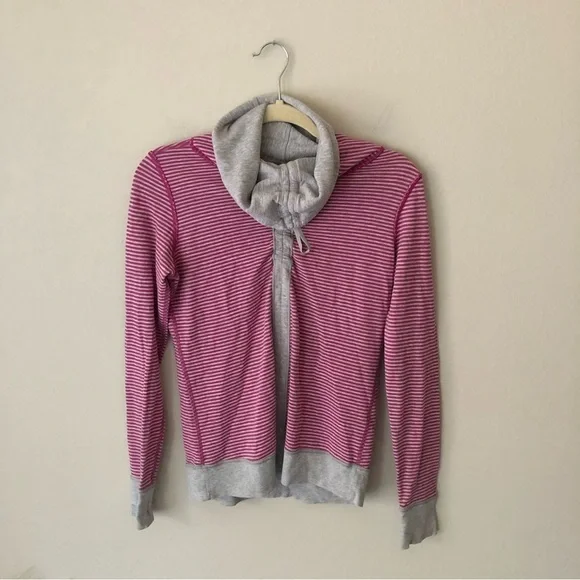 Lululemon In a Cinch Longsleeve Tee Pullover Heathered Grey Pink Striped… - Picture 2 of 15